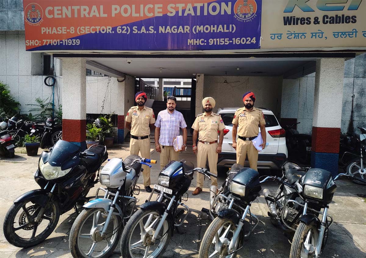 Mohali Police arrests three motorcycle thieves.